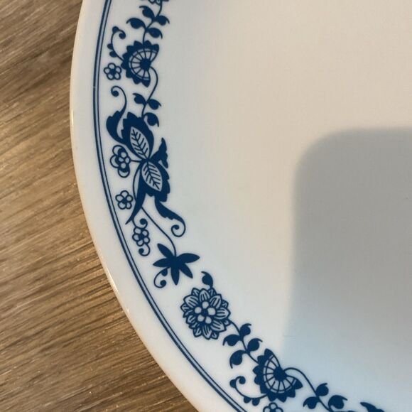 Corelle Old Town Blue Onion 8 1/2" Salad Plates Set of 4 - Picture 2 of 5